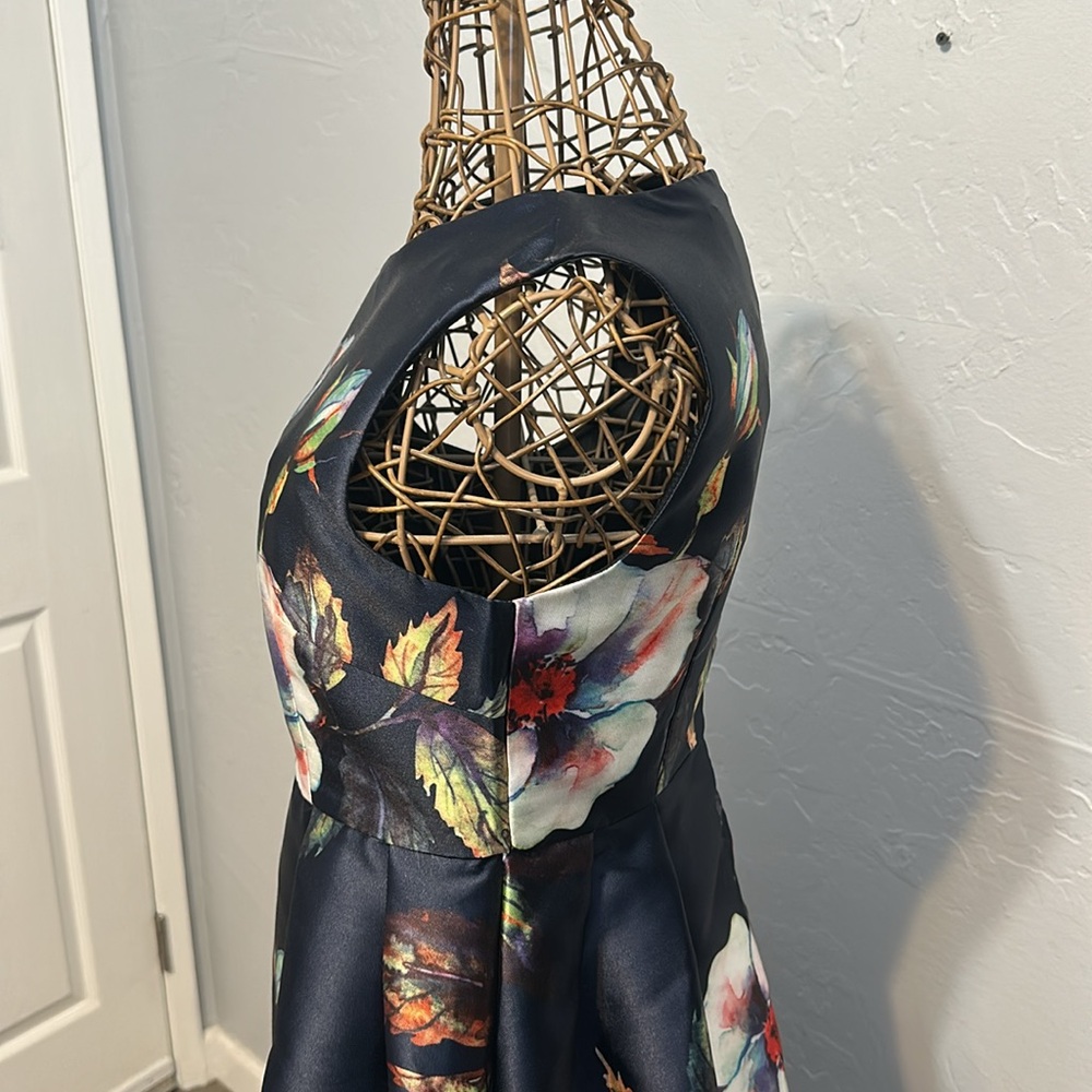 Beulah Style Floral on Navy, fit/flare occasion midi dress. Sleeveless. Size MP - Picture 4 of 12